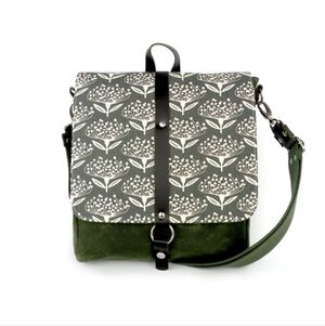 Red Staggerwing Waxed Cotton Canvas Messenger Bag Green, Leather, Shoulder Strap